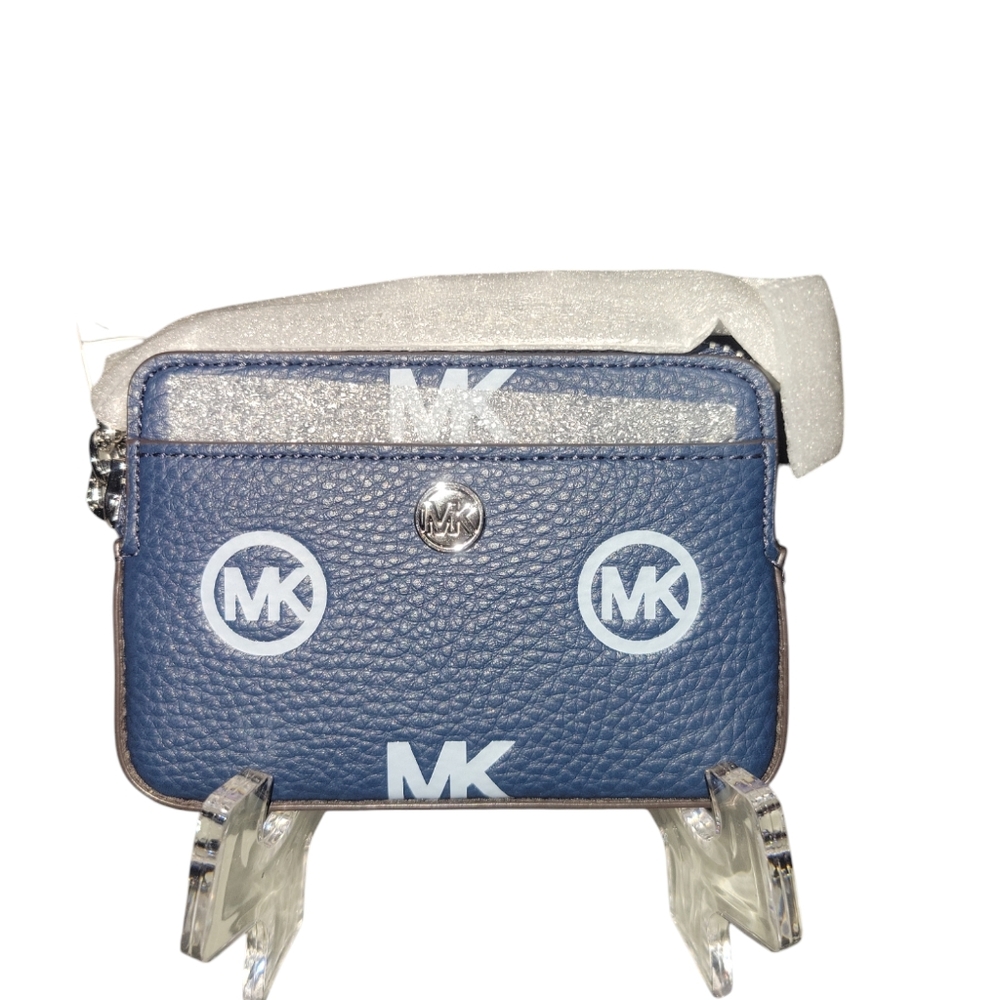 Jet Set Travel Michael Kors - Picture 1 of 4